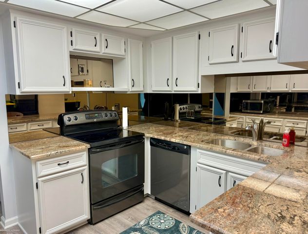 11904 E 14 Mile Road, Warren, MI 48093