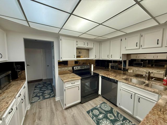 11904 E 14 Mile Road, Warren, MI 48093