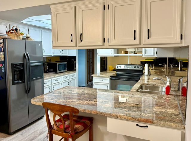 11904 E 14 Mile Road, Warren, MI 48093