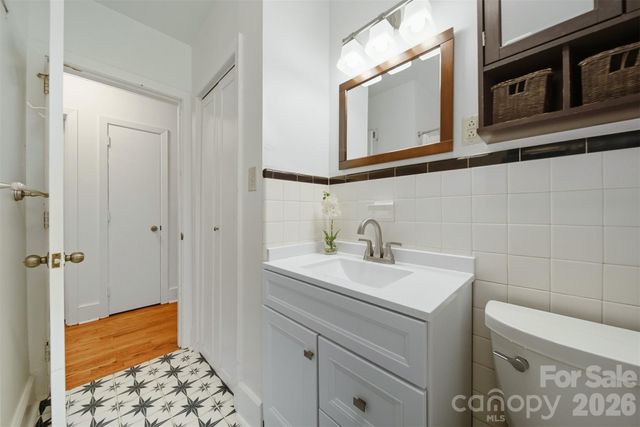 4583 Woodlark Lane, Charlotte, NC 28211