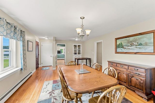 71 School St, Upton, MA 01568