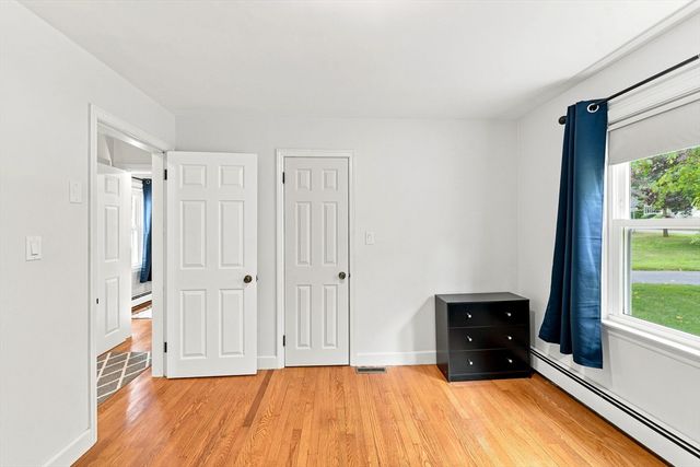 71 School St, Upton, MA 01568