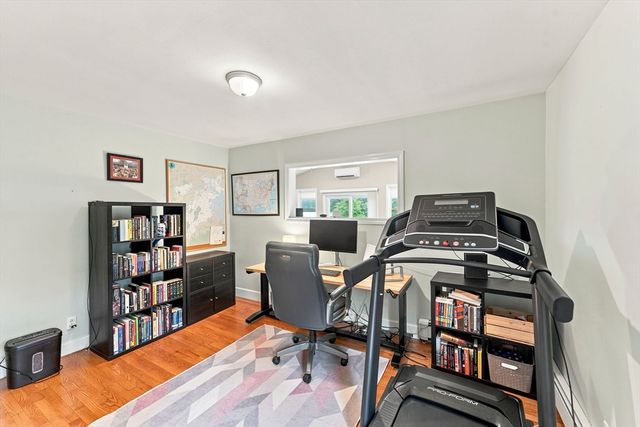 71 School St, Upton, MA 01568