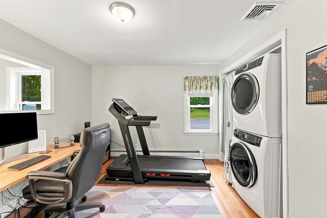71 School St, Upton, MA 01568