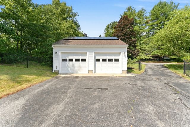 71 School St, Upton, MA 01568