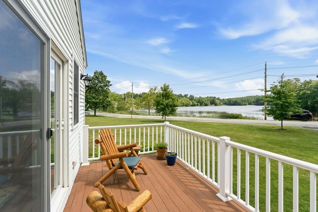 71 School St, Upton, MA 01568