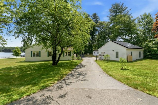 71 School St, Upton, MA 01568