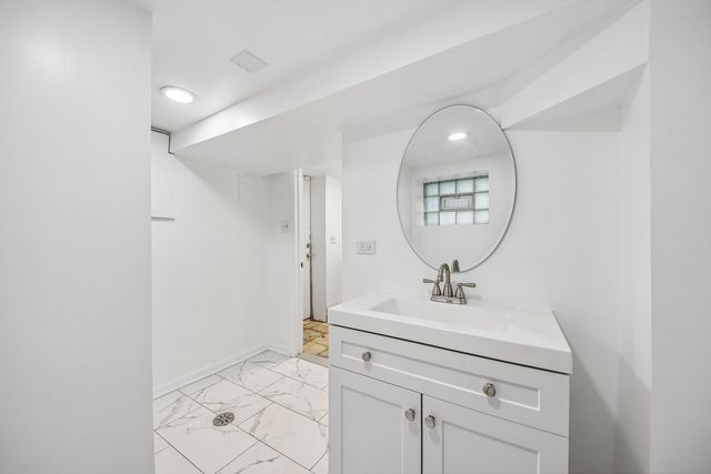 3819 N Kilpatrick Avenue, Chicago, IL 60641