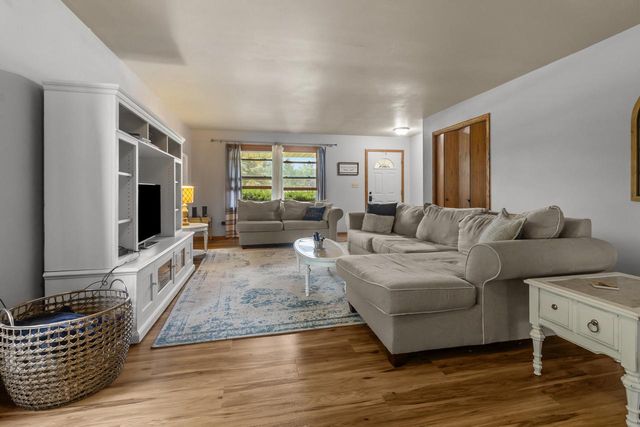 S89W23060 King PARKWAY, Big Bend, WI 53103