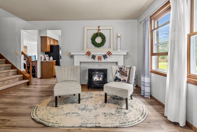 S89W23060 King PARKWAY, Big Bend, WI 53103