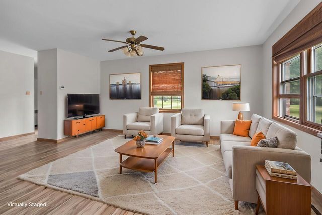 S89W23060 King PARKWAY, Big Bend, WI 53103