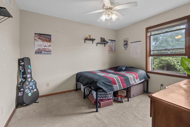 S89W23060 King PARKWAY, Big Bend, WI 53103