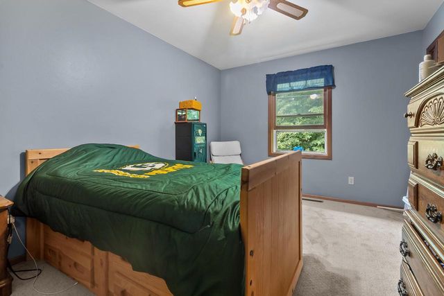 S89W23060 King PARKWAY, Big Bend, WI 53103