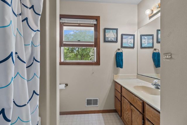 S89W23060 King PARKWAY, Big Bend, WI 53103