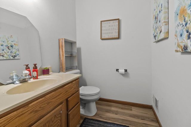 S89W23060 King PARKWAY, Big Bend, WI 53103