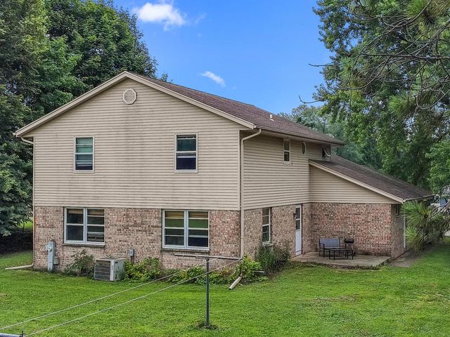 S89W23060 King PARKWAY, Big Bend, WI 53103