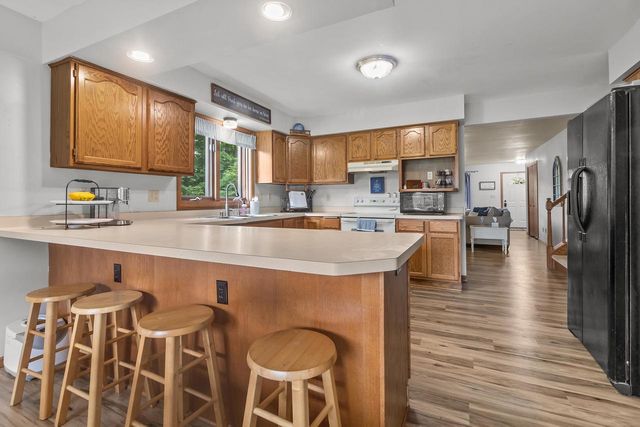 S89W23060 King PARKWAY, Big Bend, WI 53103