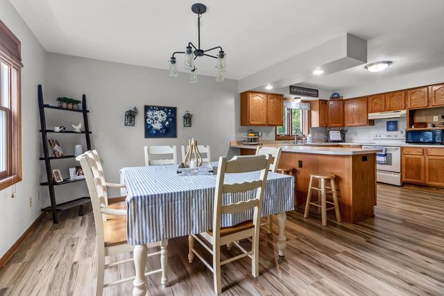 S89W23060 King PARKWAY, Big Bend, WI 53103