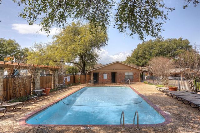 5700 Cedar Creek Drive, Benbrook, TX 76109