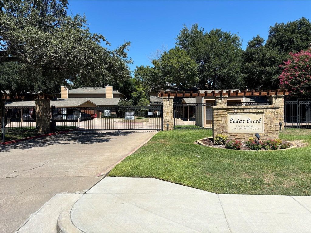 5700 Cedar Creek Drive, Benbrook, TX 76109