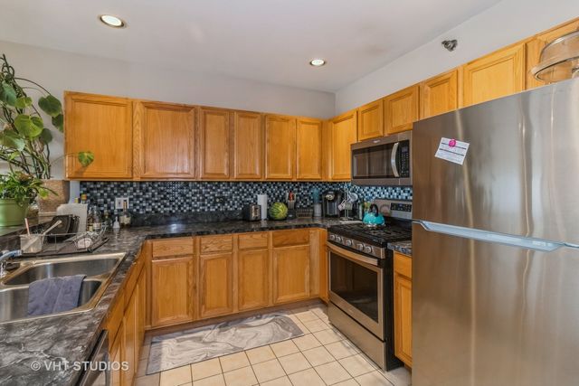 6238 26th Street 505, Berwyn, IL 60402