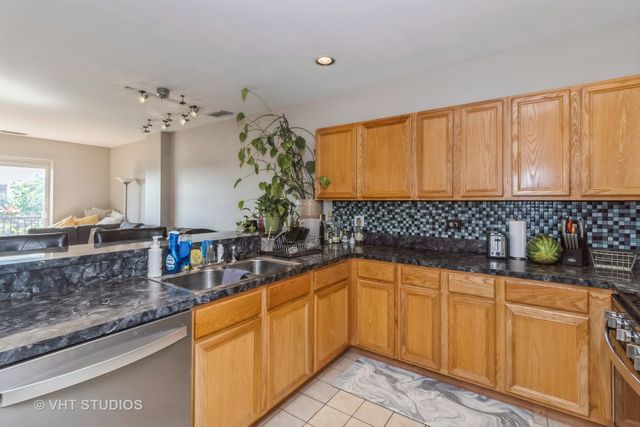 6238 26th Street 505, Berwyn, IL 60402