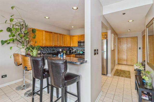 6238 26th Street 505, Berwyn, IL 60402