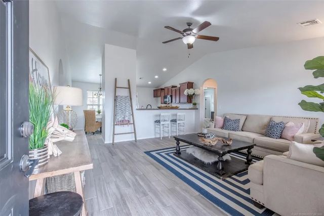 8693 S 262nd East Avenue, Broken Arrow, OK 74014