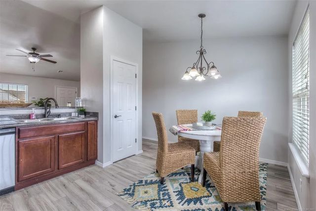 8693 S 262nd East Avenue, Broken Arrow, OK 74014