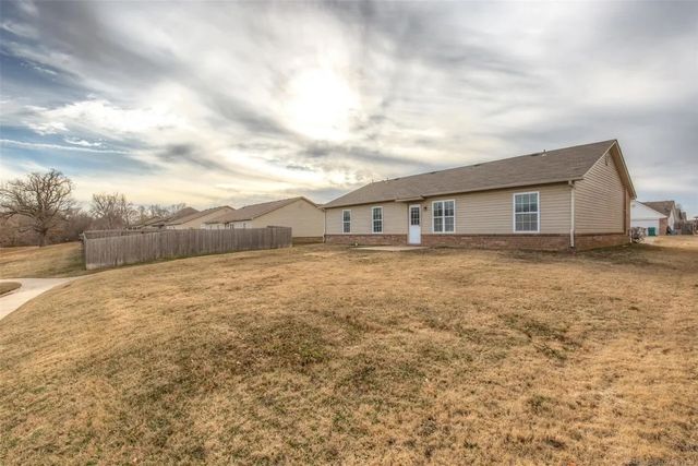 8693 S 262nd East Avenue, Broken Arrow, OK 74014