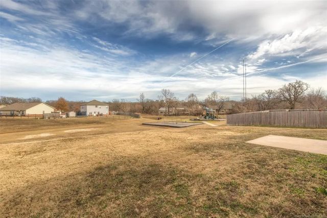 8693 S 262nd East Avenue, Broken Arrow, OK 74014