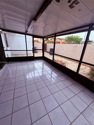 9909 NW 9th St Cir 4-3, Miami, FL 33172