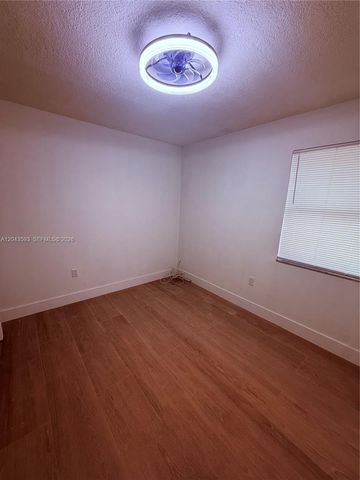 9909 NW 9th St Cir 4-3, Miami, FL 33172