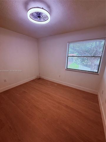 9909 NW 9th St Cir 4-3, Miami, FL 33172