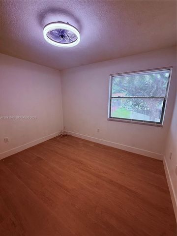 9909 NW 9th St Cir 4-3, Miami, FL 33172