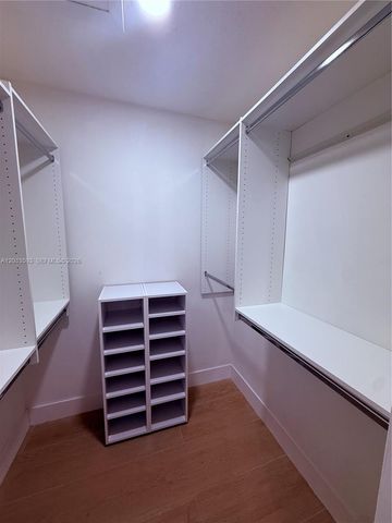 9909 NW 9th St Cir 4-3, Miami, FL 33172