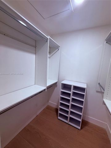 9909 NW 9th St Cir 4-3, Miami, FL 33172