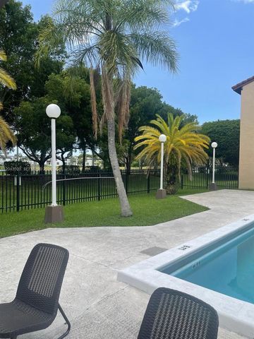 9909 NW 9th St Cir 4-3, Miami, FL 33172