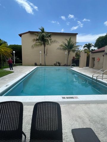 9909 NW 9th St Cir 4-3, Miami, FL 33172