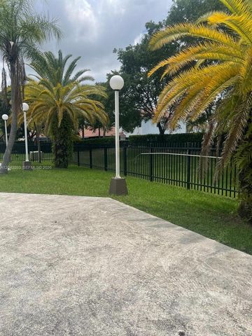 9909 NW 9th St Cir 4-3, Miami, FL 33172
