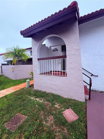 9909 NW 9th St Cir 4-3, Miami, FL 33172