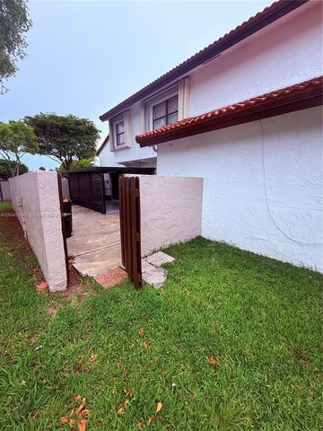 9909 NW 9th St Cir 4-3, Miami, FL 33172