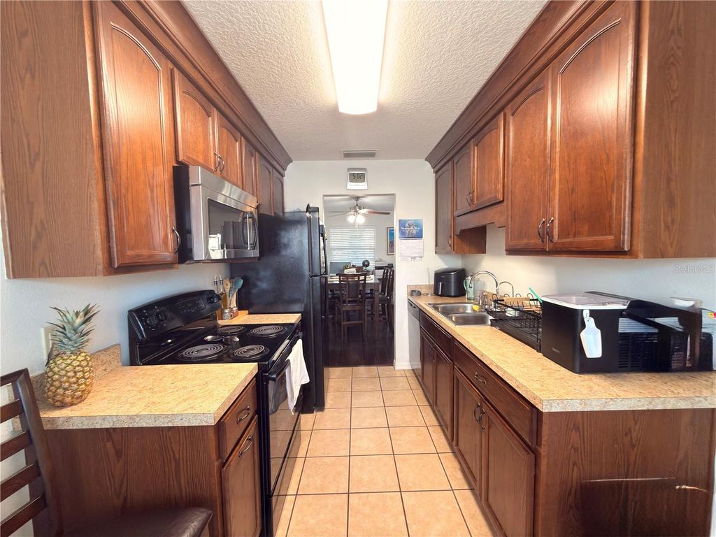 Image 18 of property listing at 11807 MINTWOOD COURT, Orlando, FL 32837