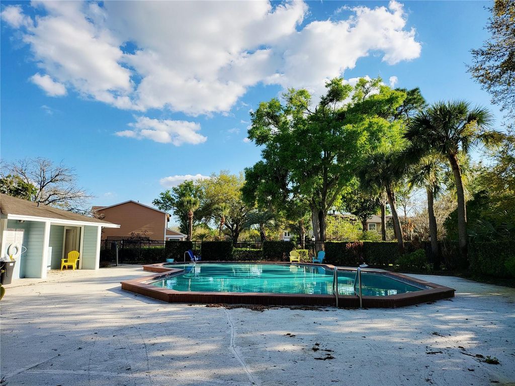 Image 23 of property listing at 11807 MINTWOOD COURT, Orlando, FL 32837