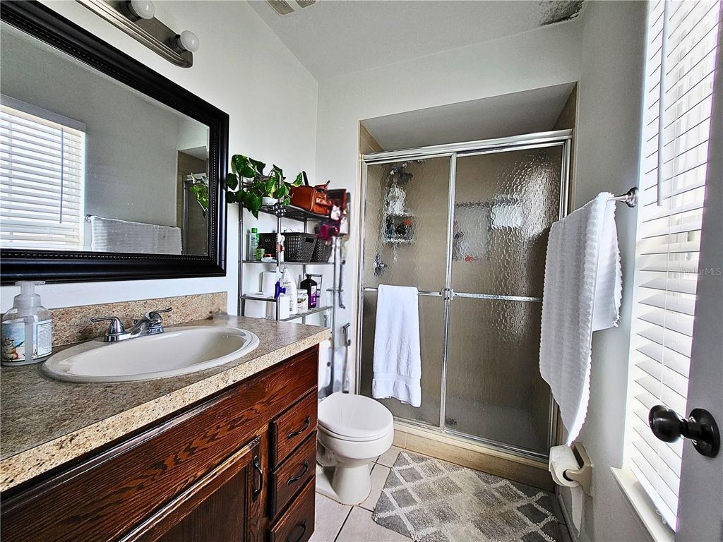 Image 9 of property listing at 11807 MINTWOOD COURT, Orlando, FL 32837