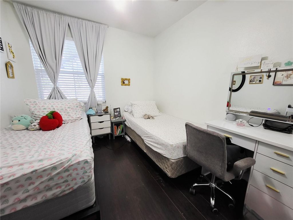 Image 10 of property listing at 11807 MINTWOOD COURT, Orlando, FL 32837