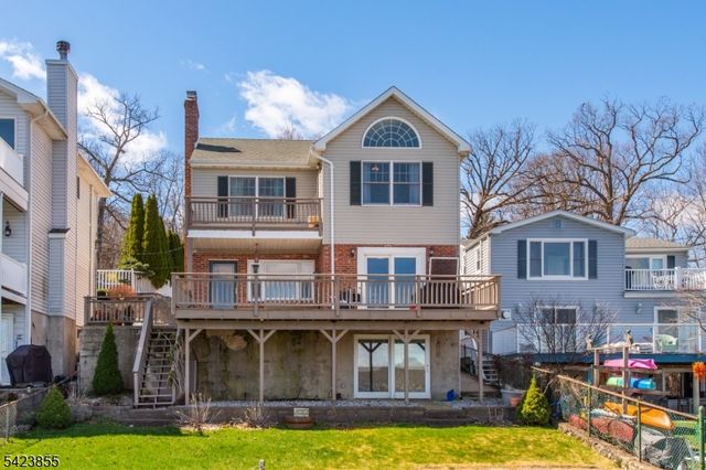 131 Maxim Dr, Hopatcong Boro, NJ 07843