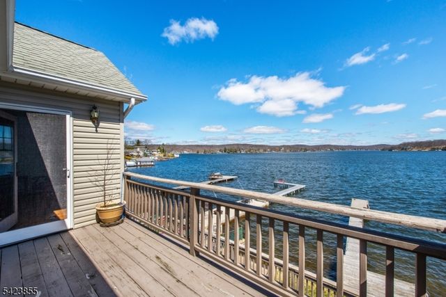 131 Maxim Dr, Hopatcong Boro, NJ 07843