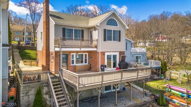131 Maxim Dr, Hopatcong Boro, NJ 07843