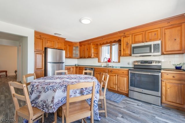 131 Maxim Dr, Hopatcong Boro, NJ 07843